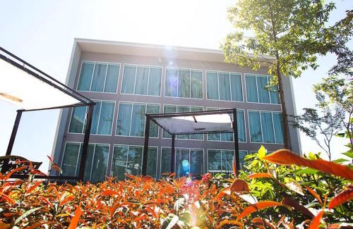 Chiang Saen Hotel | Budget-Friendly Hotel Simply with Pool and Breakfast Included