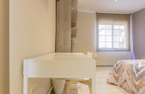 Tarragona Bed & Breakfast | Inviting Oceanfront Retreat in Tarragona with Pool & Spa