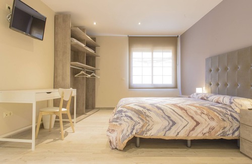 Tarragona Bed & Breakfast | Inviting Oceanfront Retreat in Tarragona with Pool & Spa