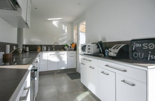 Beaurecueil House | Idyllic Countryside Retreat with Ocean View & Spa Amenities