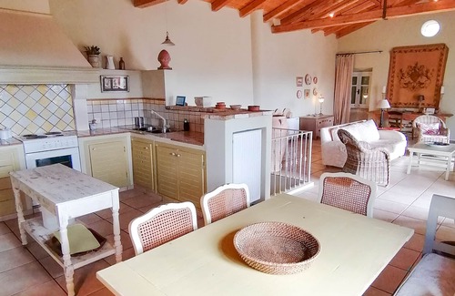 Skripero Villa | Experience Comfort at A House with a View - Rated 9/10!