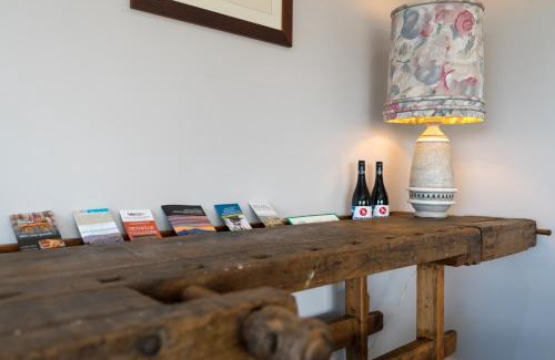 Molong House | Scenic Retreat: A House With A View, Molong - 4 Stars