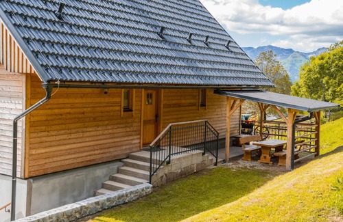 Podjelje Apartment | Bright House with a View - Perfect for Families!