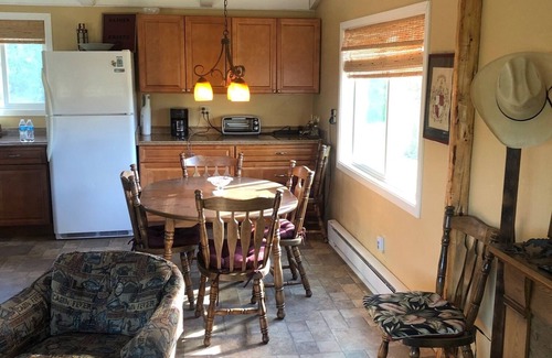 Adams County House | Unwind at A Hunter's Getaway Paradise - Pet Friendly Retreat