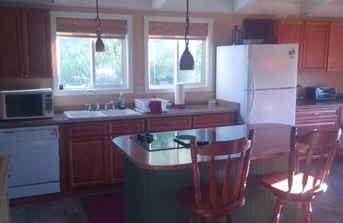 Adams County House | Unwind at A Hunter's Getaway Paradise - Pet Friendly Retreat
