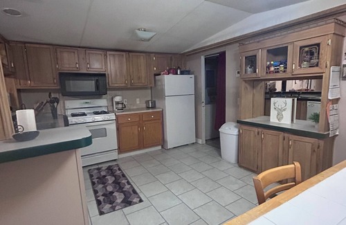 Howard House | Experience A Hunter's Paradise with Ocean Views & Pet-Friendly Stays