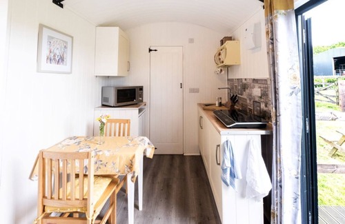 St Wenn Cabin | Relaxing Hut with Ocean View and Inviting Hot Tub
