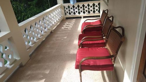 West Gate Hills Apartment | Perfect Family Getaway at A&J Vacation Home - 10/10 Rated