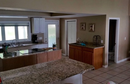 Dadeville House | Discover Scenic Lake Martin Near Chuck's Marina & Chimney Rock