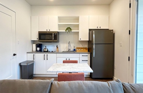 East Cesar Chavez Apartment | A'kasa Studio: Steps from Lake & Vibrant Downtown Scene