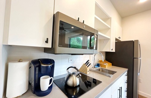 East Cesar Chavez Apartment | A'kasa Studio: Steps from Lake & Vibrant Downtown Scene