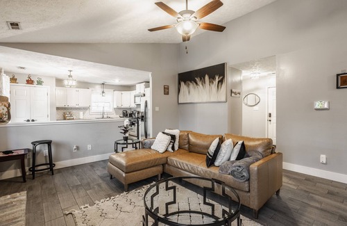 Southern Homes House | Experience Comfort: King Size Bed Home in Indianapolis