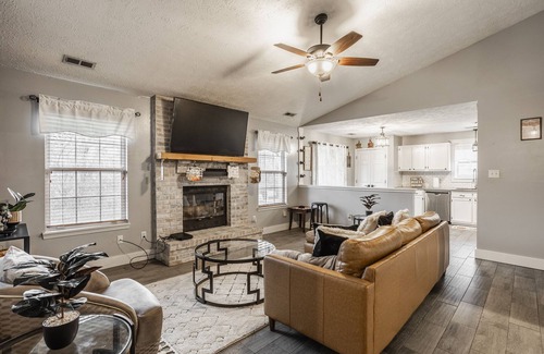 Southern Homes House | Experience Comfort: King Size Bed Home in Indianapolis