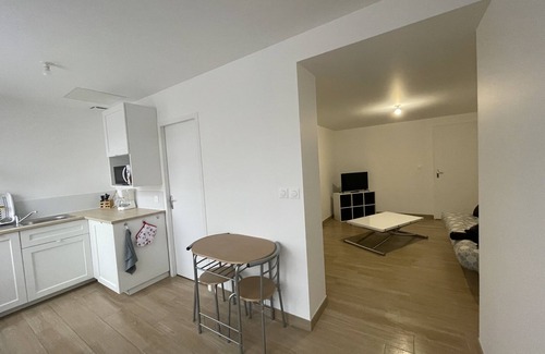 Bellegarde-du-Loiret Apartment | Cozy A l'apparte in Bellegarde: Family-Friendly & Convenient