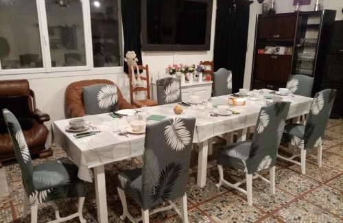 Le Rigalet Bed & Breakfast | Family-Friendly Retreat at A l'Escale with Kitchen Amenities