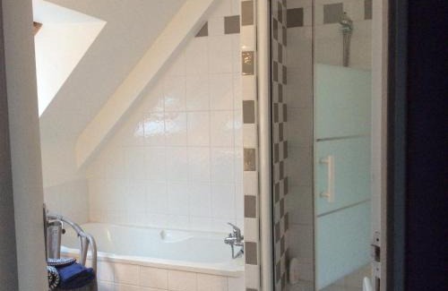 Pont-Pean Bed & Breakfast | Inviting Stay at A l'Orée de Bruz - Rated 9/10, Family-Friendly