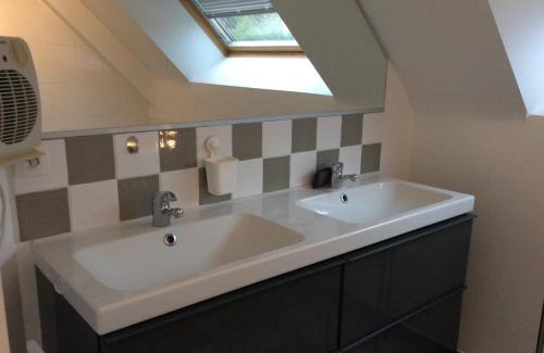 Pont-Pean Bed & Breakfast | Inviting Stay at A l'Orée de Bruz - Rated 9/10, Family-Friendly
