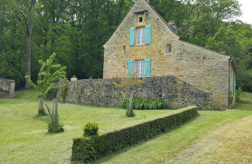 La Masse House | Discover A l'orée du bois: Pet-Friendly Gite Near Dordogne