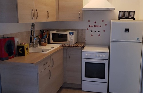 Aix-en-Provence Bed & Breakfast | Relax at A l'Orée du Pin: Pool, Spa & Family Friendly