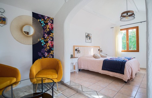Aix-en-Provence Bed & Breakfast | Relax at A l'Orée du Pin: Pool, Spa & Family Friendly