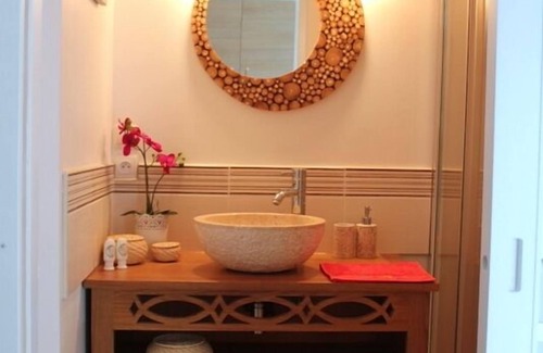 Aix-en-Provence Bed & Breakfast | Relax at A l'Orée du Pin: Pool, Spa & Family Friendly