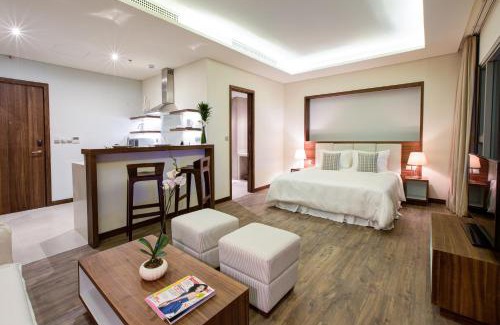 Son Tra Hotel | Discover A La Carte Da Nang Beach: Oceanfront Oasis Awaits