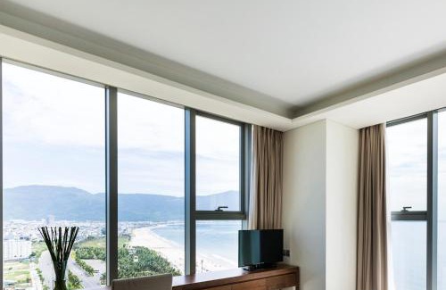 Son Tra Hotel | Discover A La Carte Da Nang Beach: Oceanfront Oasis Awaits