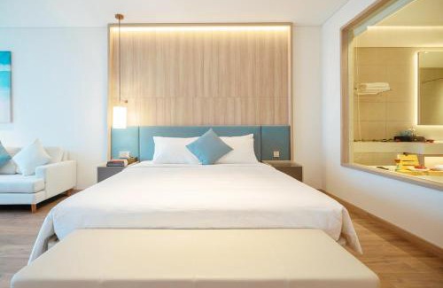 Bai Chay Apartment | Experience A La Carte Residence: Oceanfront Bliss Awaits