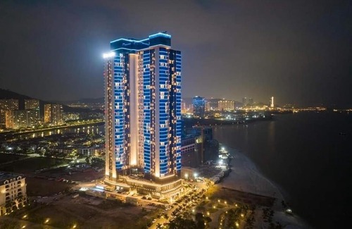 Bai Chay Apartment | Experience A La Carte Residence: Oceanfront Bliss Awaits