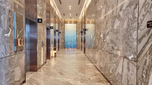 Bai Chay Apartment | Experience A La Carte Residence: Oceanfront Bliss Awaits