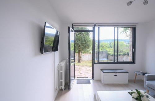 Orsay Apartment | Peaceful Getaway at A la meulière d'Orsay with Valley Views