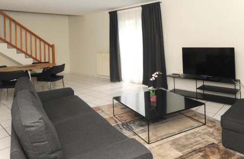 Vienne Apartment | A la Suite du Jardin de l'Isle