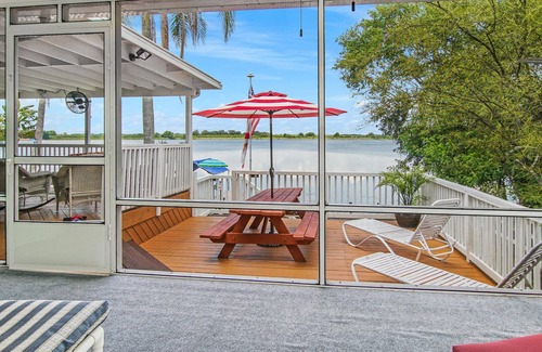 Lake Alfred House | Unforgettable Lakeside Retreat Near Disney and Universal