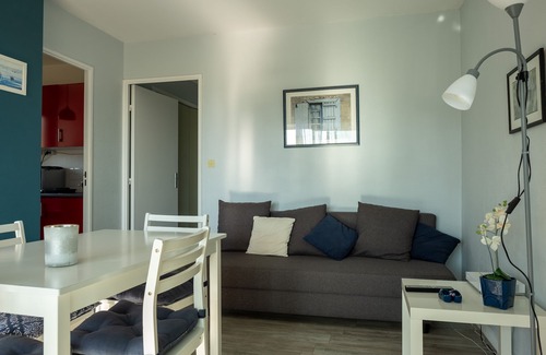 Bernieres-sur-Mer Apartment | Bright F2 Apartment with Ocean View Near the Landing Beach