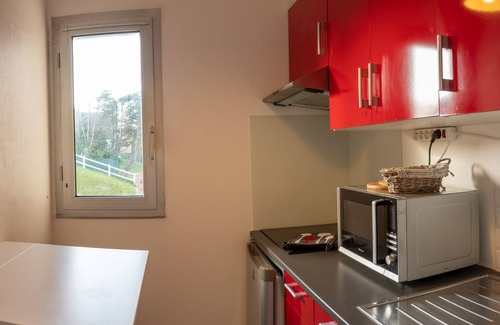 Bernieres-sur-Mer Apartment | Bright F2 Apartment with Ocean View Near the Landing Beach