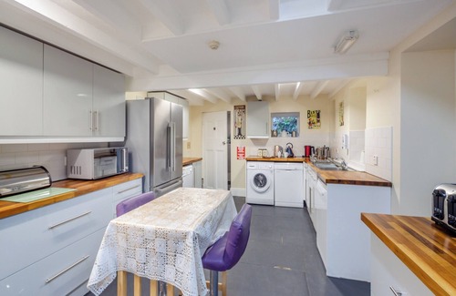 Harlech Cottage | Idyllic Mansion with Cinema Room & Oceanfront Views