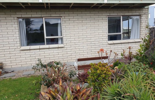 Bowentown Apartment | Cozy Flat Steps Away from Estuary and Ocean Beach