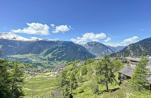 Verbier Apartment | Inviting Family Retreat with Kitchen and Cozy Fireplace