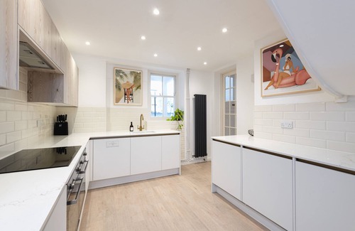 Petty France Cottage | Historic Cotswold Spa House: Ideal for Group Retreats