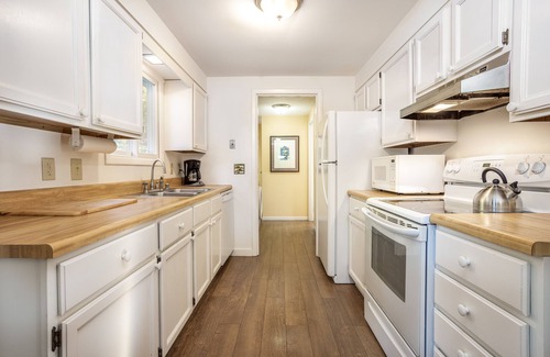 Leland Cottage | Beautiful Leland Retreat: Steps to Beach & Group Friendly