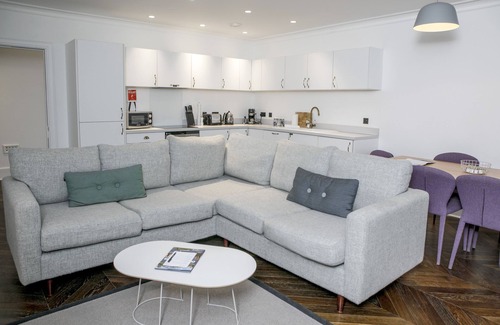 Isle of Lewis Cottage | Cozy Lews Castle Retreat for 2 with Breakfast Included
