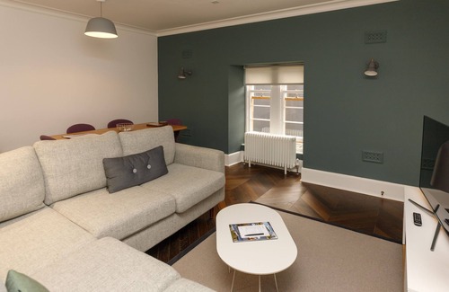 Isle of Lewis Cottage | Cozy Lews Castle Retreat for 2 with Breakfast Included