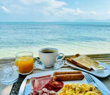 Bang Po Hotel | Affordable Bungalows Steps From the Beach Await You