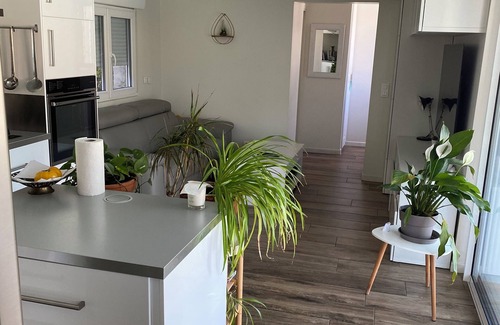 Velleron House | Discover Paradise in Provence with Pool and Spa Amenities