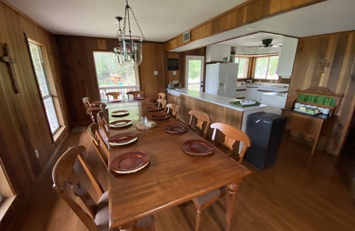 Leakey Cabin | Heavenly Retreat in Texas Hill Country with Breakfast & More!