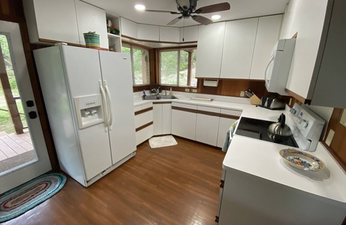Leakey Cabin | Heavenly Retreat in Texas Hill Country with Breakfast & More!