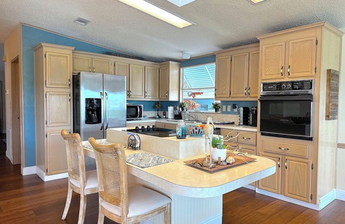 Ellenton House | Discover Your Ocean View Retreat with Resort-Style Amenities