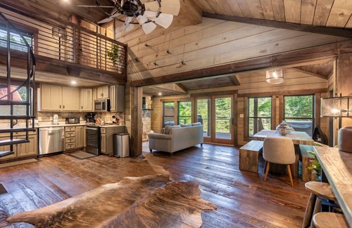 Rivers Edge Cabin | Discover A Little Stoney River: Family-Friendly Getaway