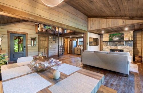 Rivers Edge Cabin | Discover A Little Stoney River: Family-Friendly Getaway