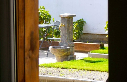 Kecskemet House | Discover A Lizbett Cottage: Historic Charm & Family-Friendly
